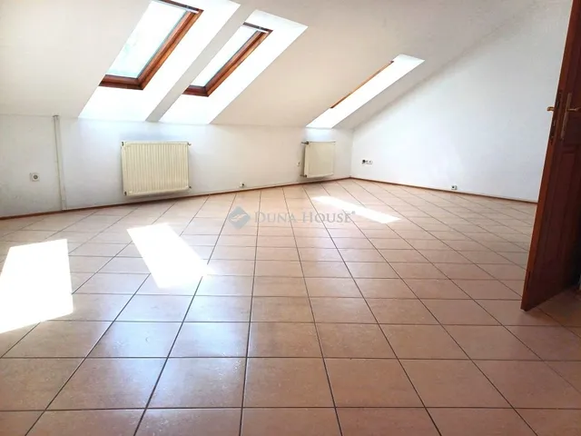 Kiadó kereskedelmi és ipari ingatlan Budapest VIII. kerület 330 nm