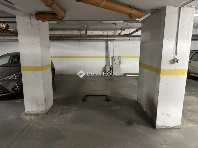 Eladó garázs Budapest VIII. kerület, Józsefváros 12 nm