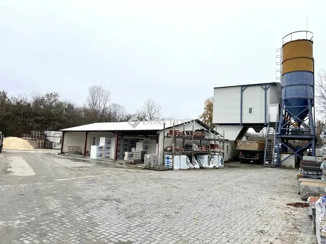 Eladó kereskedelmi és ipari ingatlan Budapest XVI. kerület 600 nm