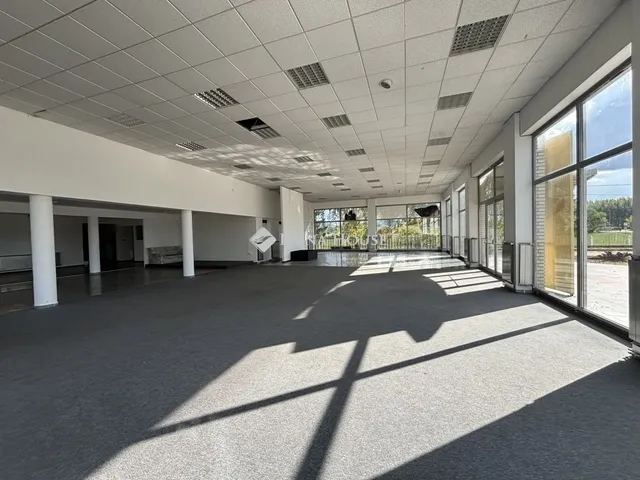 Eladó kereskedelmi és ipari ingatlan Esztergom 1400 nm