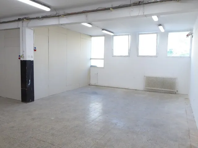 Kiadó kereskedelmi és ipari ingatlan Pécs, Északmegyer 74 nm