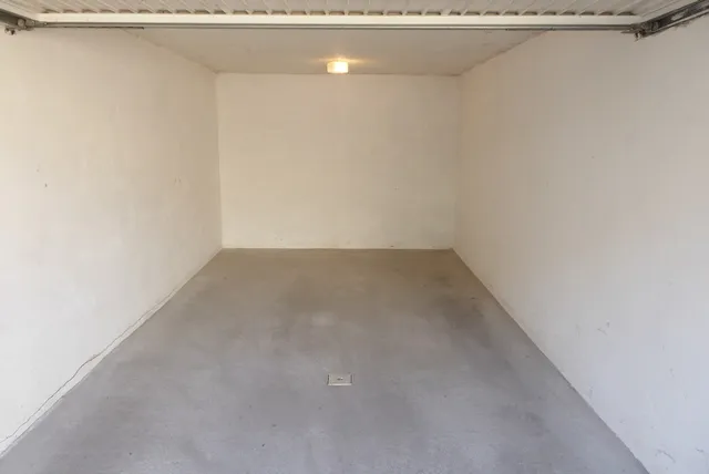 Kiadó garázs Pécs, Belváros, Alkotmány utca 17 nm