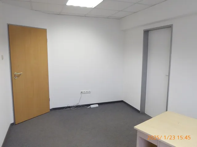 Kiadó kereskedelmi és ipari ingatlan Pécs, Belváros, Nyírfa utca 80 nm