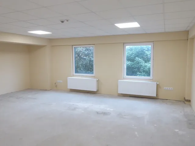 Kiadó kereskedelmi és ipari ingatlan Pécs, Belváros 80 nm