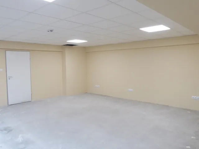 Kiadó kereskedelmi és ipari ingatlan Pécs, Belváros, Nyírfa utca 80 nm