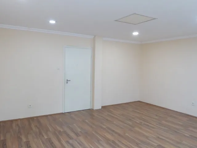 Kiadó kereskedelmi és ipari ingatlan Pécs, Kertváros, Megyeri út 23 nm
