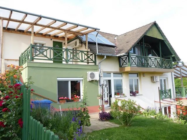 Eladó ház Pécs, Bálics 245 nm