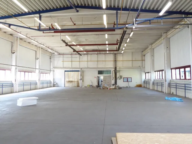 Kiadó kereskedelmi és ipari ingatlan Pécs, Nyugati ipari terület, Nagyberki út 1200 nm