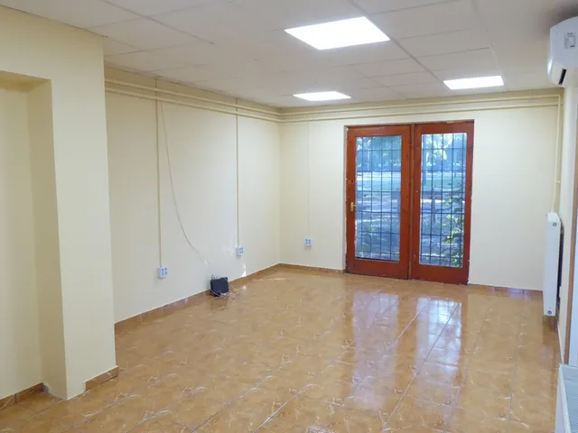 Kiadó kereskedelmi és ipari ingatlan Pécs, Kertváros, Megyeri út 99 nm