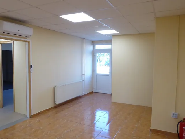 Kiadó kereskedelmi és ipari ingatlan Pécs, Kertváros, Megyeri út 71 nm