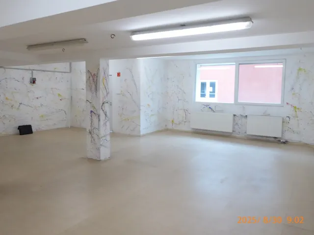 Kiadó kereskedelmi és ipari ingatlan Pécs, Siklósi városrész 80 nm