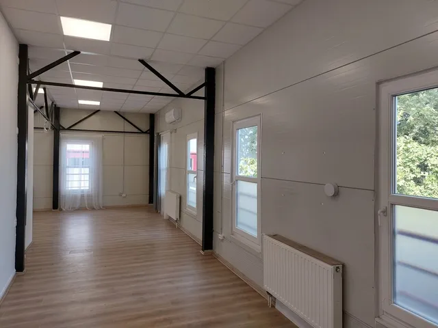 Kiadó kereskedelmi és ipari ingatlan Pécs, Siklósi városrész, Siklósi út 63 nm