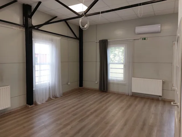 Kiadó kereskedelmi és ipari ingatlan Pécs, Siklósi városrész, Siklósi út 63 nm