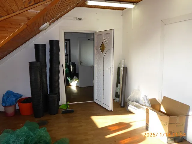 Kiadó kereskedelmi és ipari ingatlan Pécs, Nyugati ipari terület, Batvölgyi út 32 nm