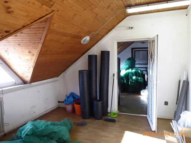 Kiadó kereskedelmi és ipari ingatlan Pécs, Nyugati ipari terület, Batvölgyi út 32 nm