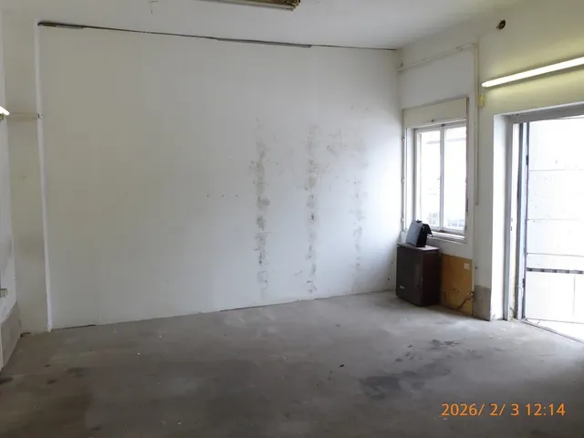 Kiadó kereskedelmi és ipari ingatlan Pécs, Kertváros, Megyeri út 25 nm