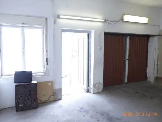 Kiadó kereskedelmi és ipari ingatlan Pécs, Kertváros, Megyeri út 25 nm