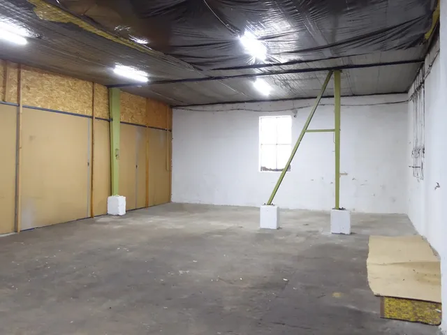 Kiadó kereskedelmi és ipari ingatlan Pécs, Nyugati ipari terület, Szentlőrinci út 96 nm