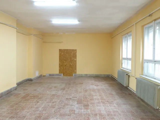 Kiadó kereskedelmi és ipari ingatlan Pécs, Nyugati ipari terület, Szentlőrinci út 50 nm