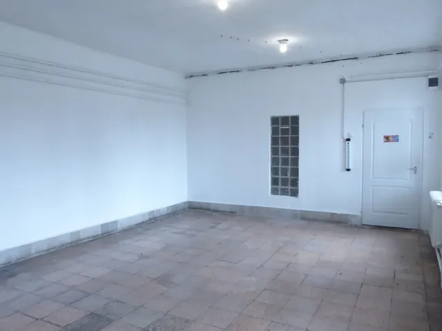 Kiadó kereskedelmi és ipari ingatlan Pécs, Nyugati ipari terület, Szentlőrinci út 40 nm