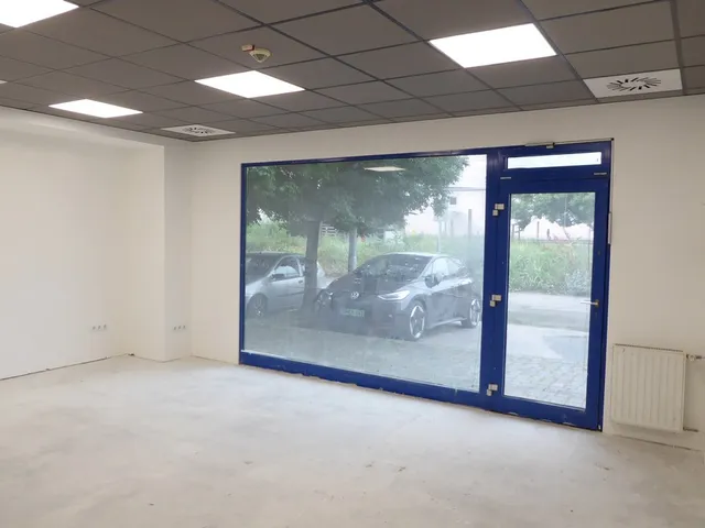 Kiadó kereskedelmi és ipari ingatlan Pécs, Belváros 93 nm
