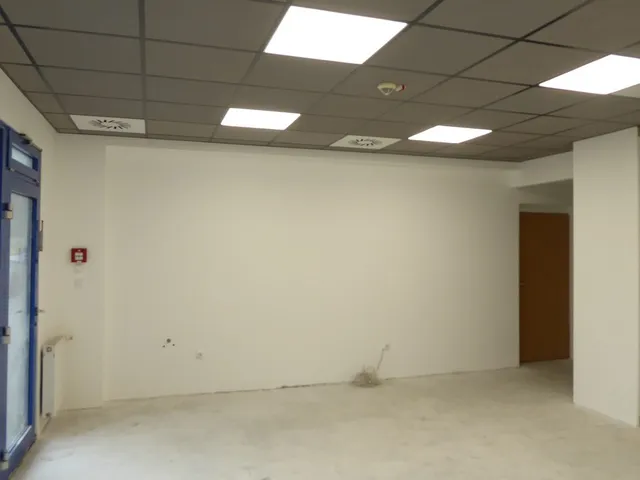 Kiadó kereskedelmi és ipari ingatlan Pécs, Belváros, Nyírfa utca 93 nm