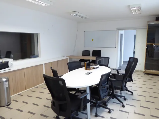 Kiadó kereskedelmi és ipari ingatlan Pécs, Siklósi városrész, Siklósi út 194 nm