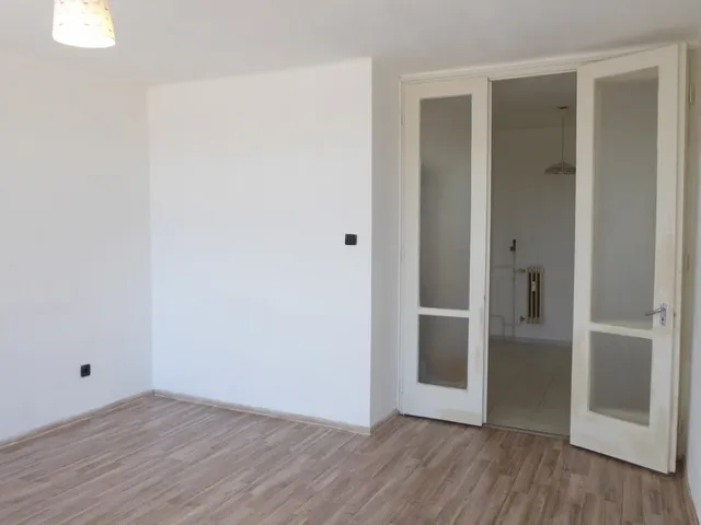 Kiadó lakás Pécs, Mecsekoldal 52 nm