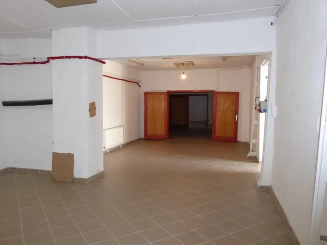 Kiadó kereskedelmi és ipari ingatlan Pécs, Kertváros 208 nm