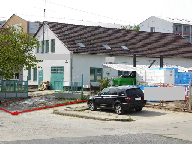 Eladó kereskedelmi és ipari ingatlan Komló, Kökönyös 200 nm