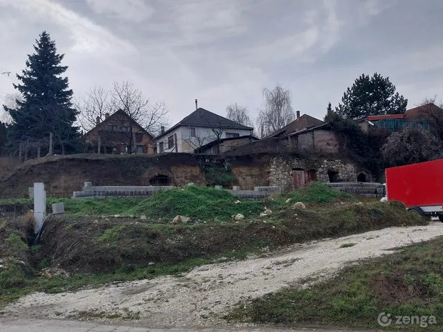 Eladó telek Csolnok 698 nm