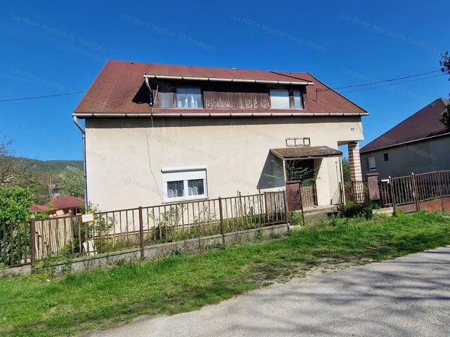 Eladó ház Kesztölc 165 nm