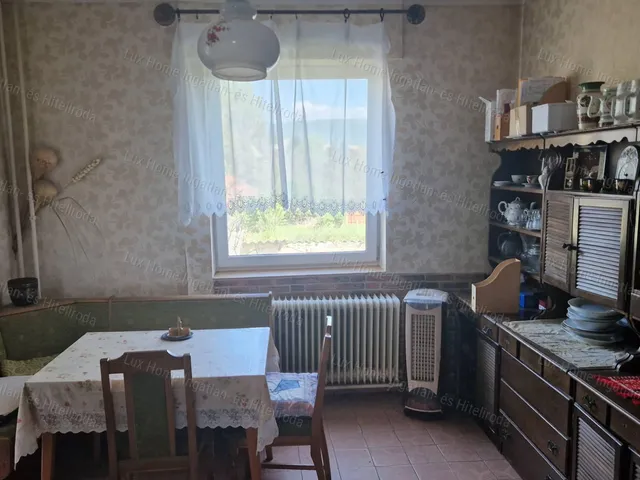 Eladó ház Kesztölc 165 nm