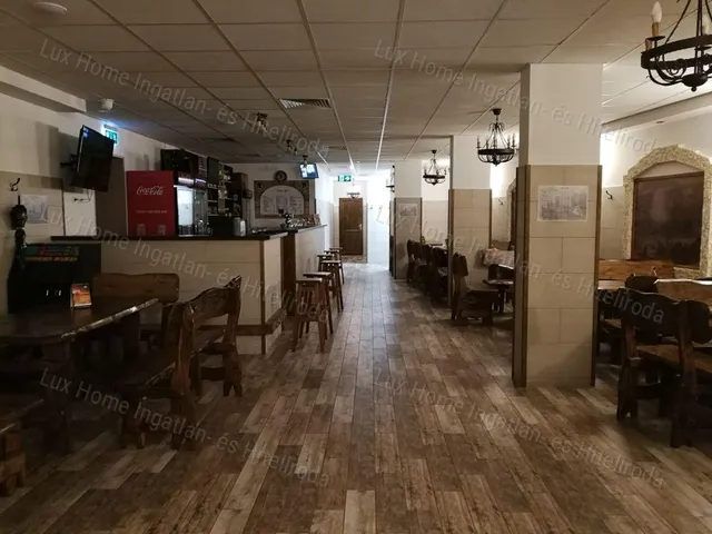 Eladó kereskedelmi és ipari ingatlan Komárom 391 nm