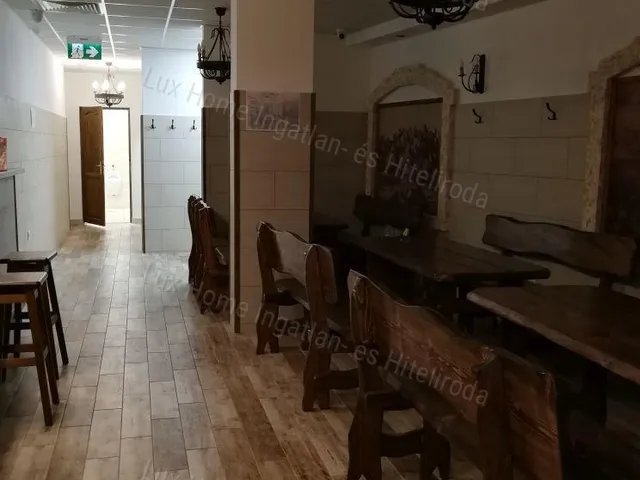 Eladó kereskedelmi és ipari ingatlan Komárom 391 nm
