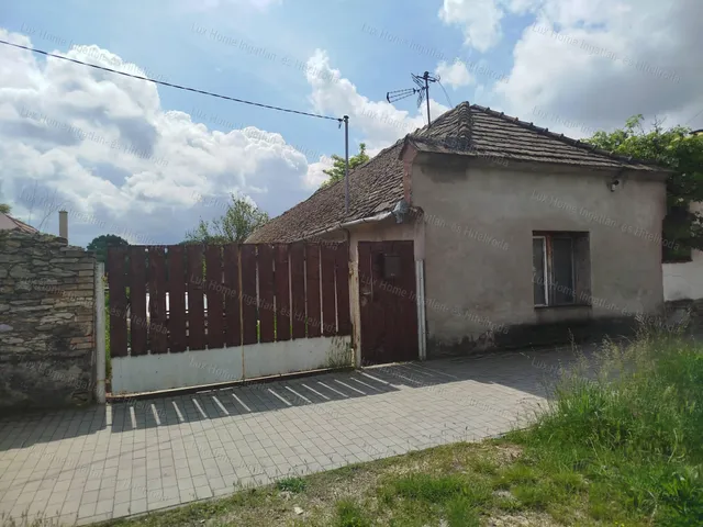 Eladó telek Környe 2852 nm