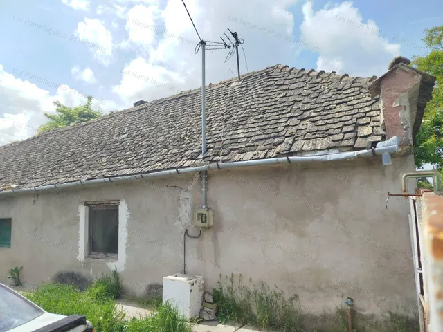 Eladó telek Környe 2852 nm
