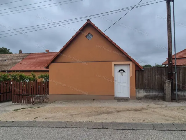Kiadó ház Oroszlány 60 nm