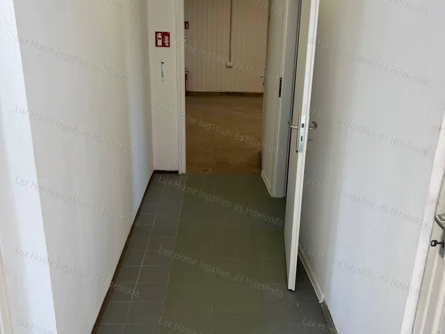 Kiadó kereskedelmi és ipari ingatlan Komárom 186 nm