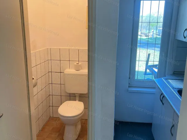 Kiadó kereskedelmi és ipari ingatlan Komárom 186 nm