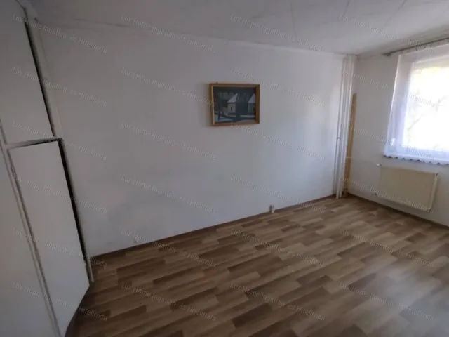 Eladó lakás Oroszlány 54 nm