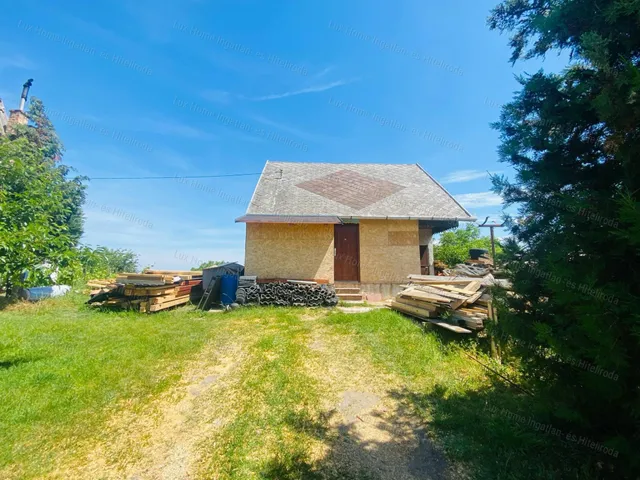 Eladó mezőgazdasági ingatlan Komárom 33 nm