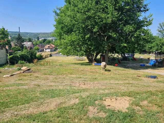 Eladó telek Esztergom 1427 nm