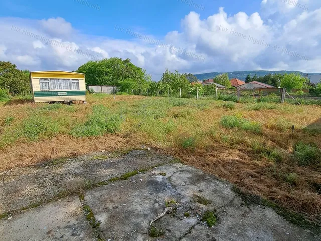 Eladó telek Tatabánya 700 nm