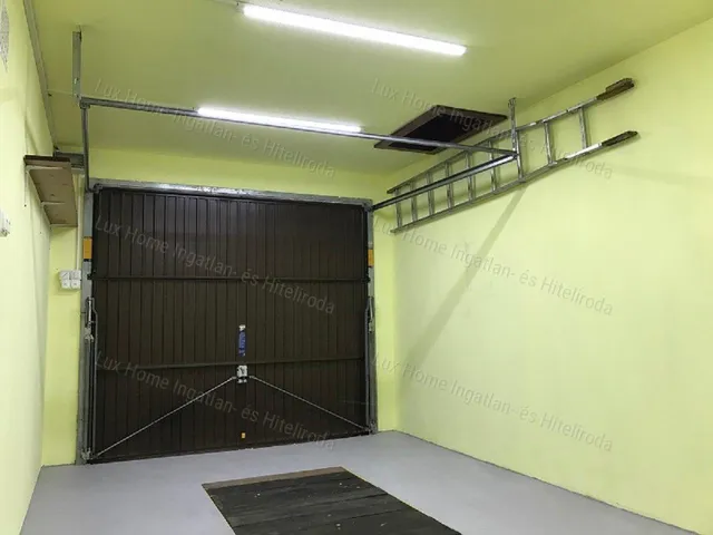 Eladó garázs Tatabánya 15 nm
