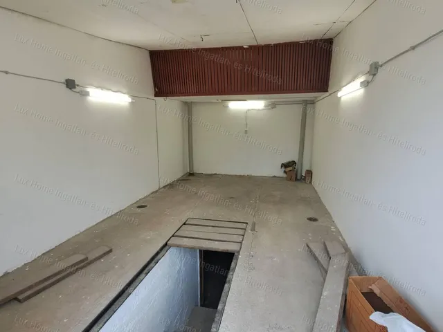Eladó garázs Oroszlány 21 nm