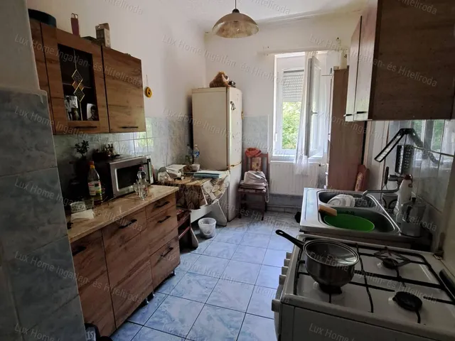 Eladó lakás Oroszlány