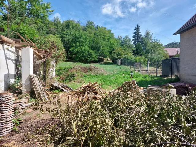 Eladó telek Gyermely 1391 nm