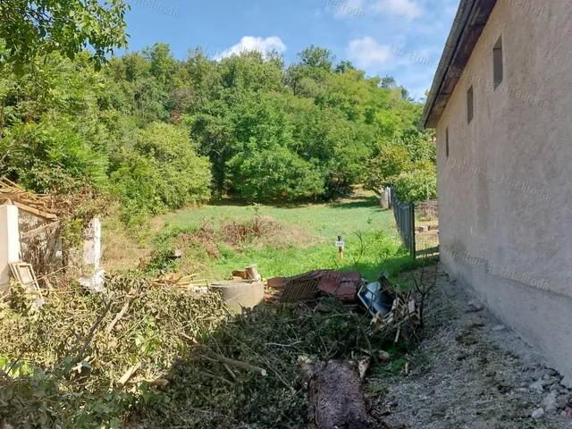 Eladó telek Gyermely 1391 nm