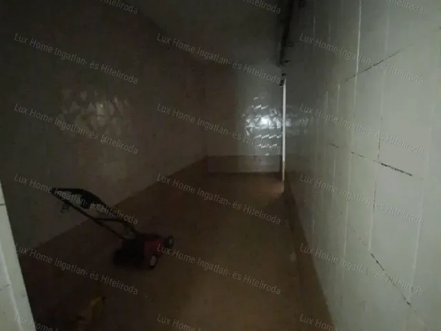 Eladó kereskedelmi és ipari ingatlan Oroszlány 153 nm